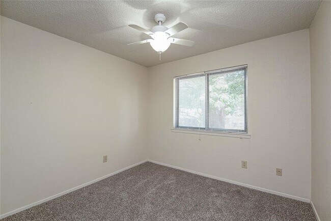 Building Photo - 25518 Chapel Ridge Ln
