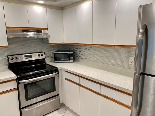 Building Photo - 12850 SW 4th Ct