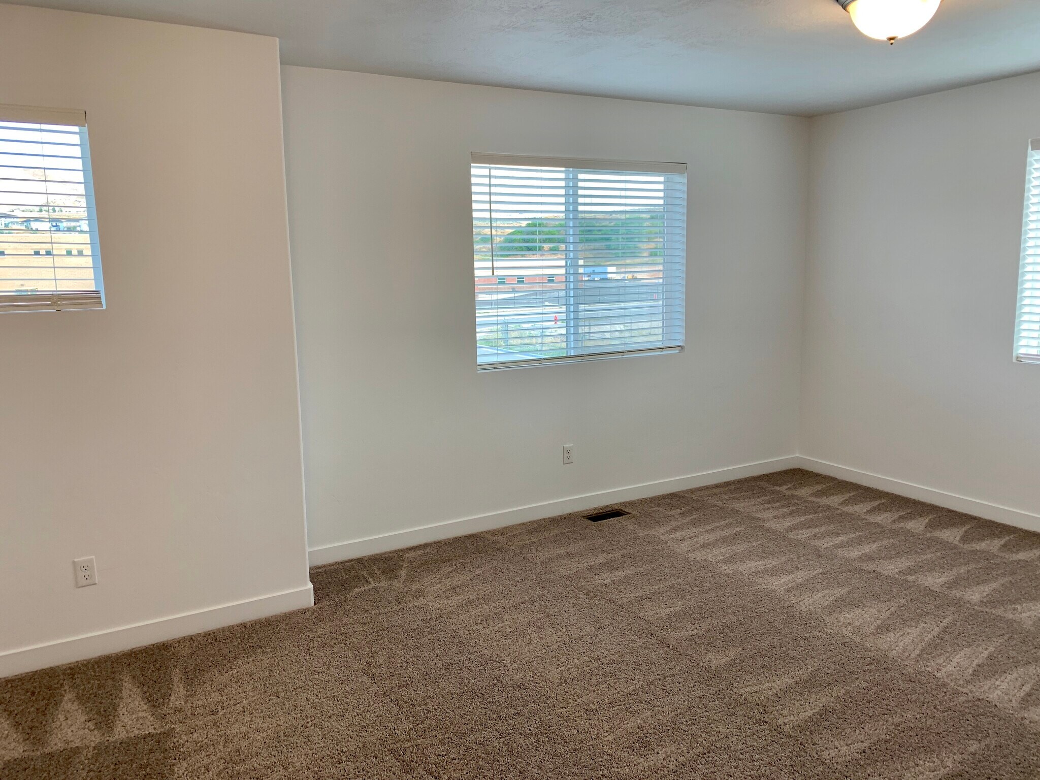 Building Photo - 1264 W Cinch Way