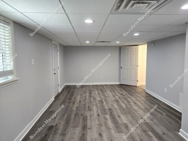 Building Photo - 2493 Sunridge Ave SE