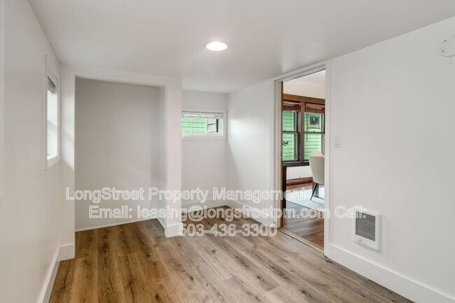 Building Photo - 536 NE San Rafael St