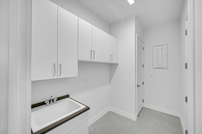 Building Photo - 13080 Feathering Wy