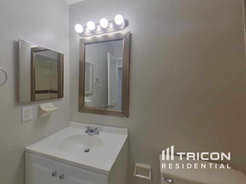 Building Photo - 191 Citation Ave