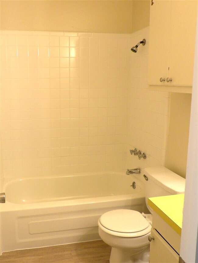 Building Photo - 1707 SW B Ave