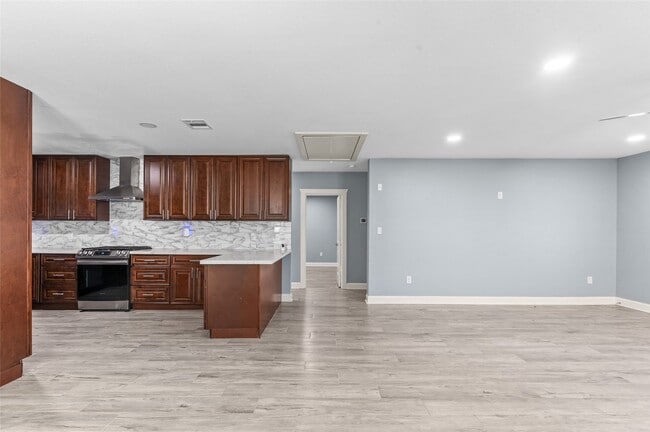 Building Photo - 3853 Rosedale St