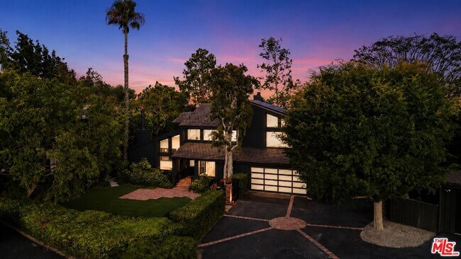 Building Photo - 13302 Mulholland Dr