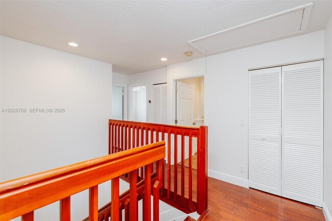 Building Photo - 305 S Ketch Dr