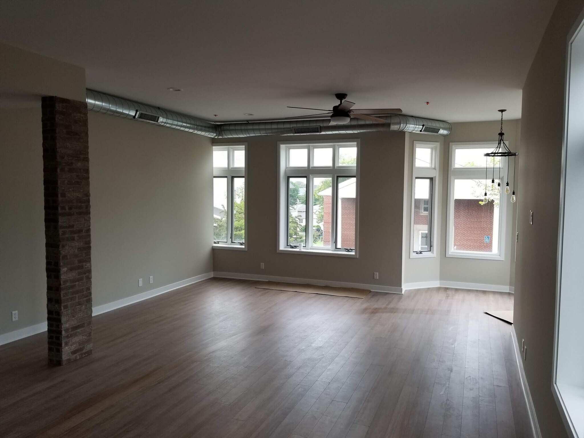 Building Photo - 1548 119th St