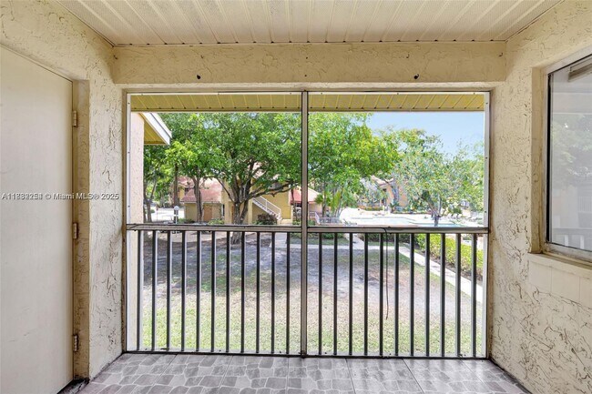Building Photo - 937 Coral Club Dr