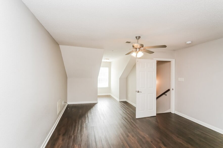 Building Photo - 4123 Chelsea Wood Cove