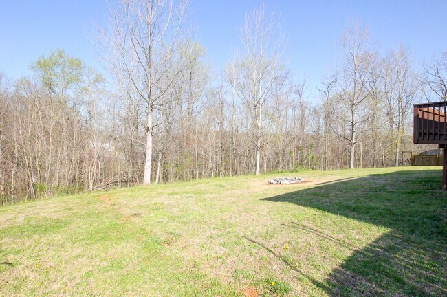 Building Photo - Sweet 3 bed 2 bath.  Cat friendly.