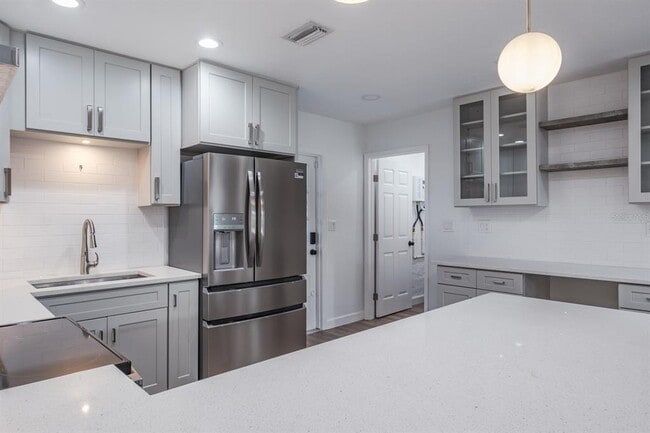 Building Photo - 781 40th Ave NE