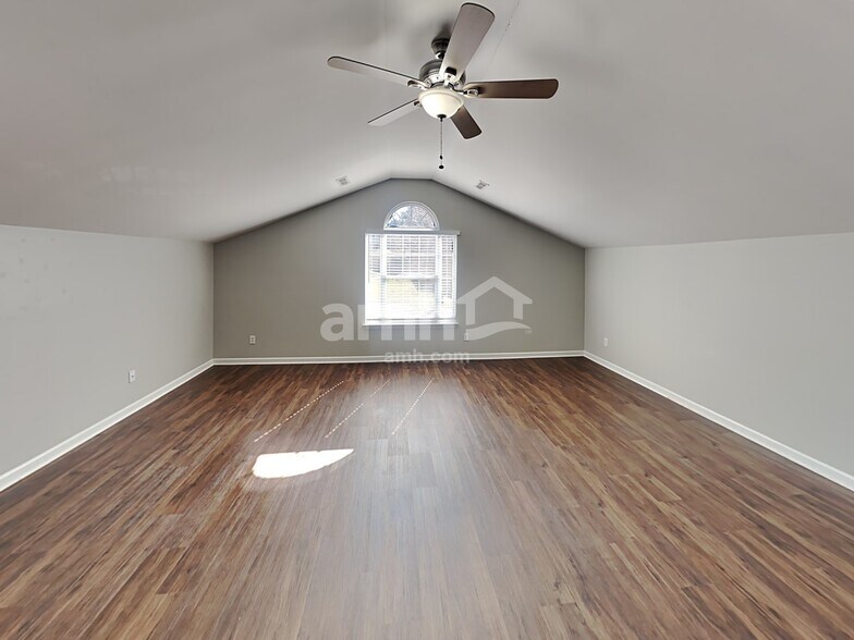 Building Photo - 102 Chambliss Ct