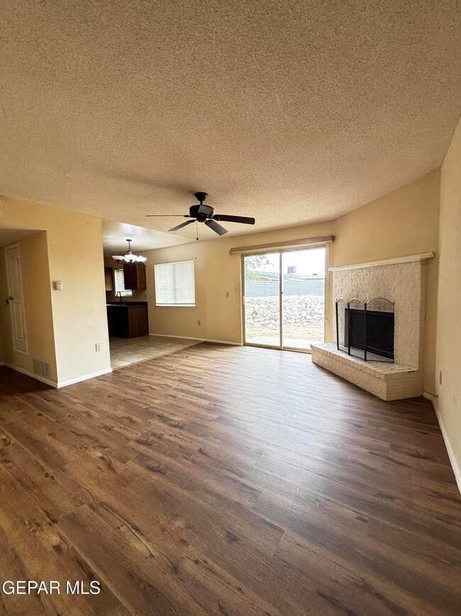 Building Photo - 8638 Eclipse St