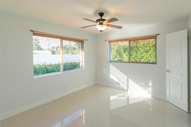 Building Photo - 2289 Windsor Rd