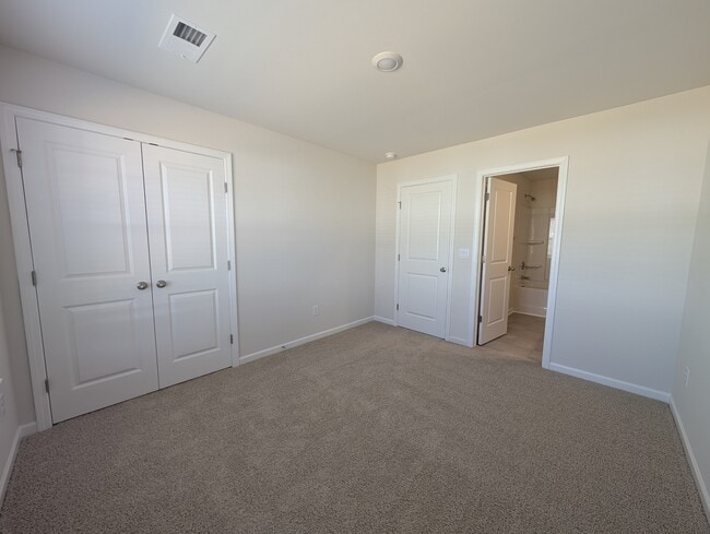 Building Photo - 1664 Hallview Ct