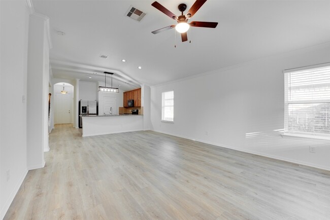 Building Photo - 2410 Lakecrest Town Dr