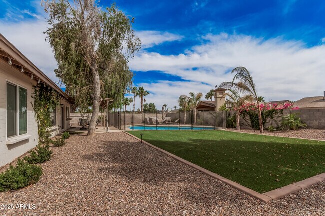 Building Photo - 9265 E Kalil Dr