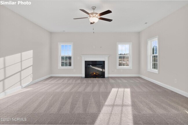 Building Photo - 4 Bedroom with flex space