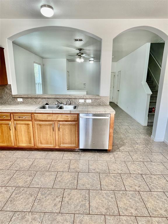 Building Photo - 2419 Allred Dr