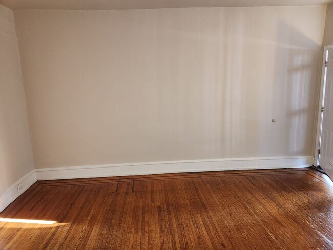 Building Photo - Prime West Philadelphia!