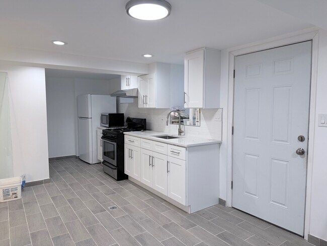 Building Photo - 3029 S Keeley St