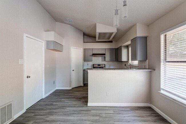 Building Photo - 3401 Larkspur Way