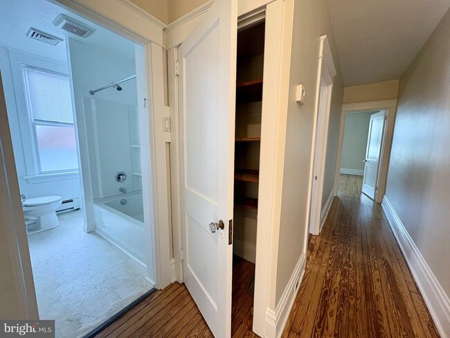 Building Photo - 616 N Front St