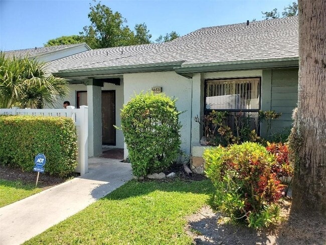 Building Photo - 3853 Carambola Cir N