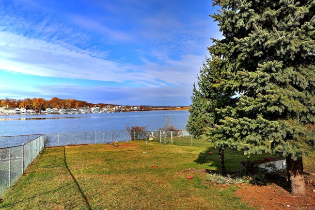 Building Photo - 800 Quinnipiac Ave