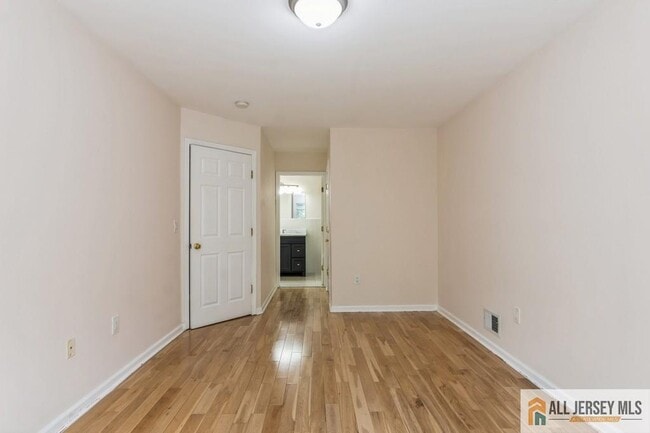 Building Photo - 17 Lackland Ave
