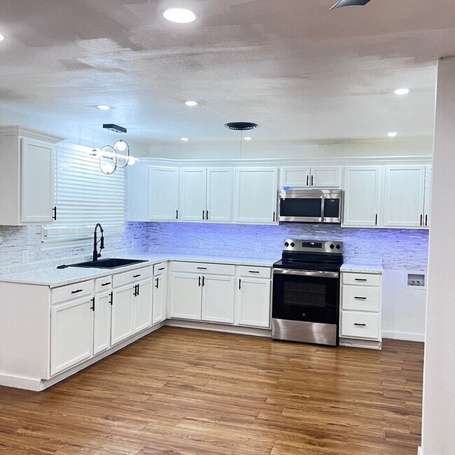 Building Photo - 3113 Tulip St