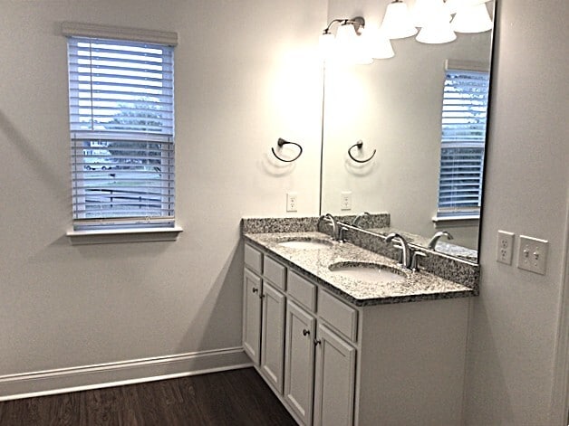 Building Photo - 104 Stagecoach Ln