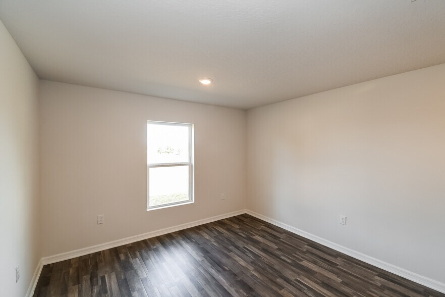 Building Photo - 147 River Rdg Pl