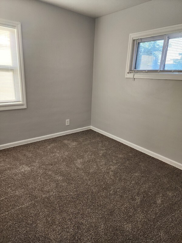 Building Photo - 215 E 500 N