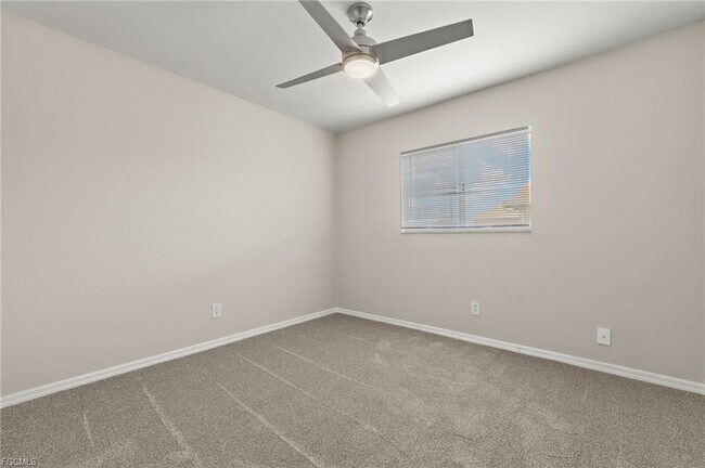 Building Photo - 3919 SW 14th Pl