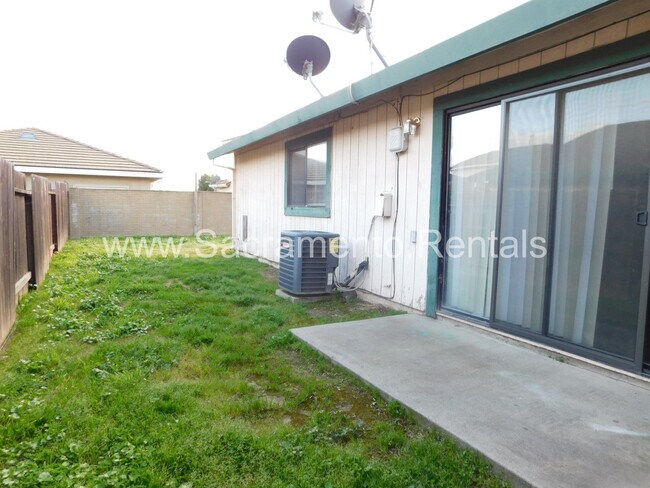Building Photo - Spacious 2bd/2ba Foothill Farms Duplex with 2 Car Garage