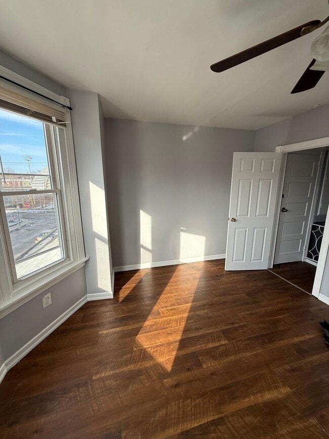 Building Photo - 3 Bedroom Home Steps to LaSalle University