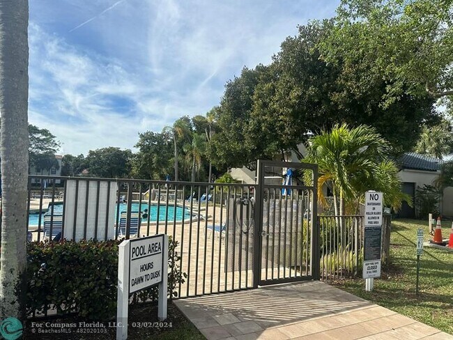 Building Photo - 8166 NW 15th Manor