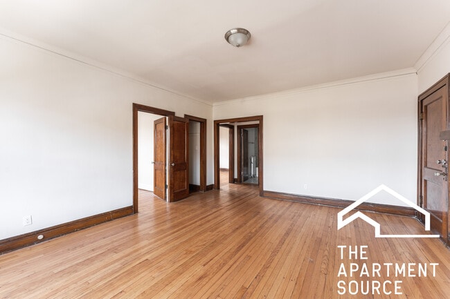 Building Photo - 1942 Grove Ave