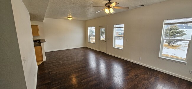 Building Photo - 400 Par Ave