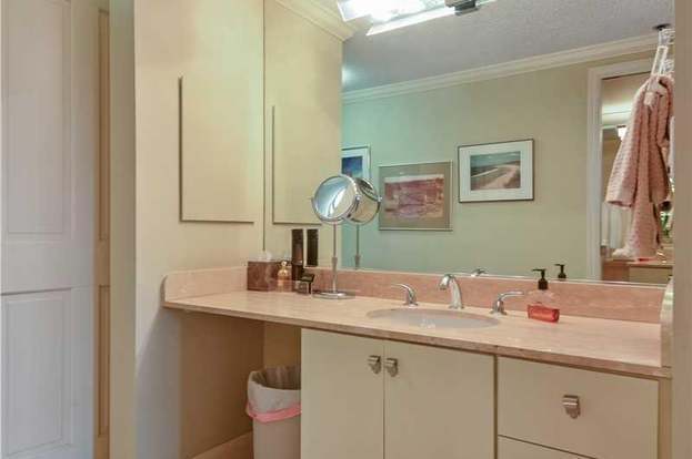 Building Photo - 251 Crandon Blvd