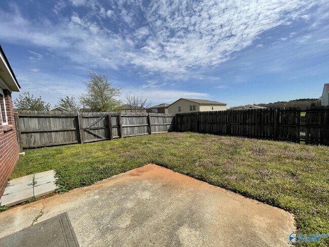 Building Photo - 3412 Castlecreek Dr SW