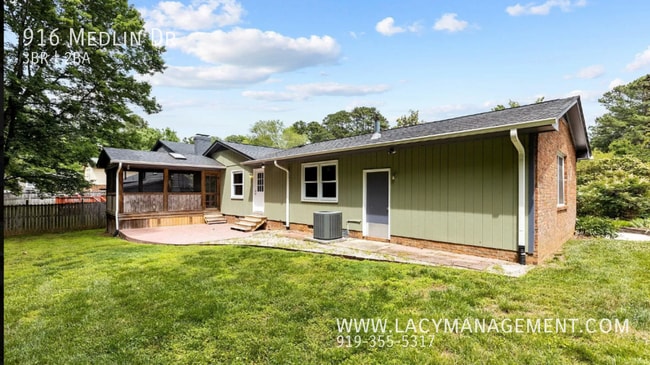 Building Photo - 916 Medlin Dr