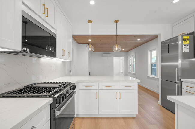 Kitchen - Quartz countertops - 2215 6th St