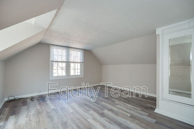 Building Photo - 3918 Odin Ave