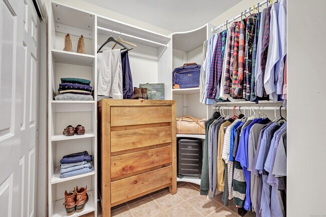 Building Photo - 170 Forest St