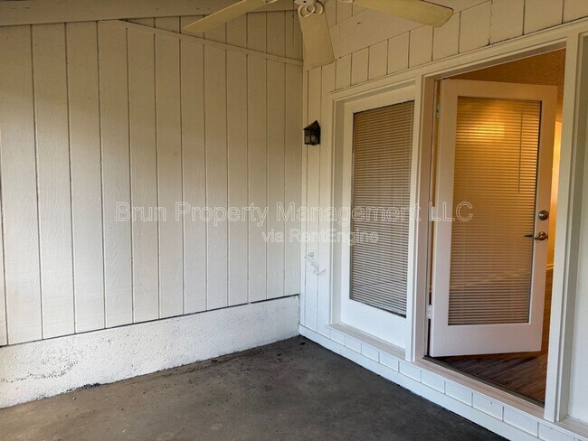 Building Photo - 10417 Victoria Dr