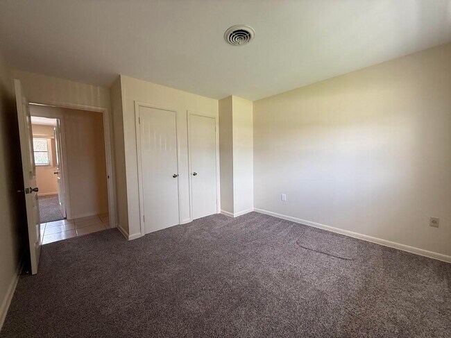 Building Photo - 4007 Greenwood Dr
