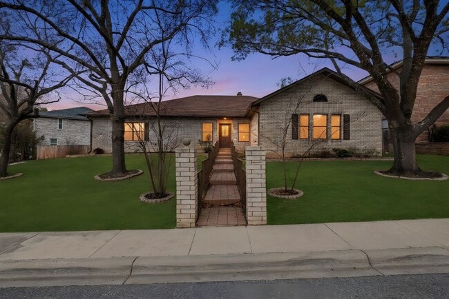 Building Photo - Spacious 4/2.5 in Northwest Crossing